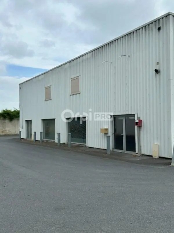 Retail in Bétheny for lease Building Photo- Image 1 of 10