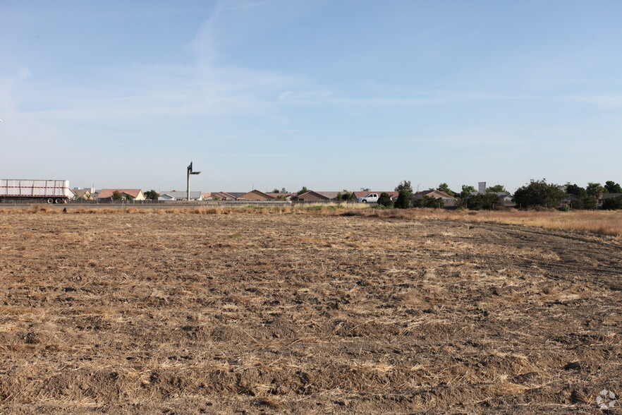 Commerce Way, Lemoore, CA for sale - Primary Photo - Image 1 of 1