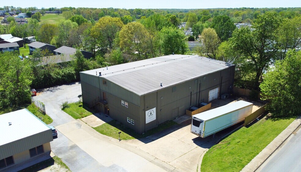 1605 W Shady Grove Rd, Springdale, AR for sale - Primary Photo - Image 1 of 1