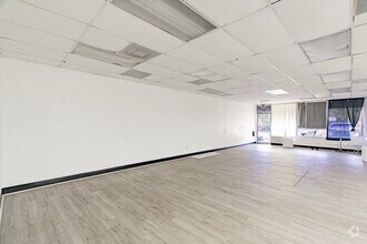 6043 Kimberly Blvd, Fort Lauderdale, FL for lease Interior Photo- Image 2 of 4