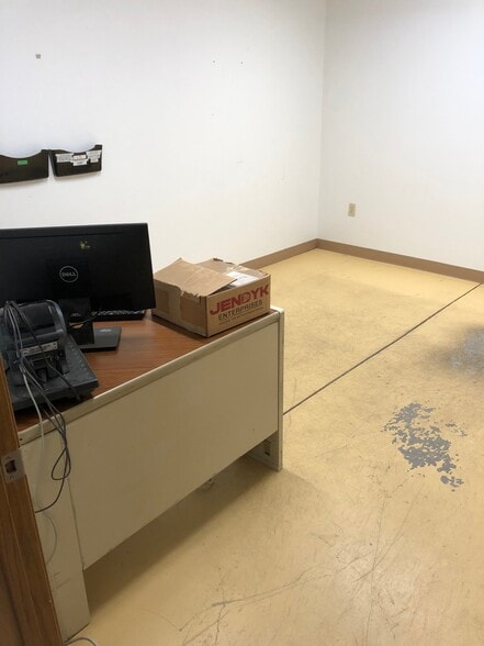 820 Fullview Dr, Appleton, WI for lease - Building Photo - Image 2 of 6