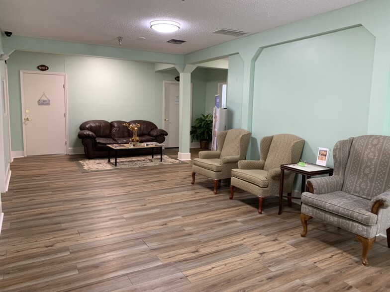 725 E Silver Springs Blvd, Ocala, FL for lease - Interior Photo - Image 3 of 17