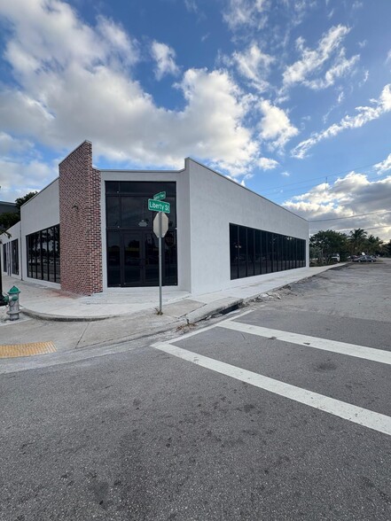 2215 N Federal Hwy, Hollywood, FL for lease - Building Photo - Image 1 of 20