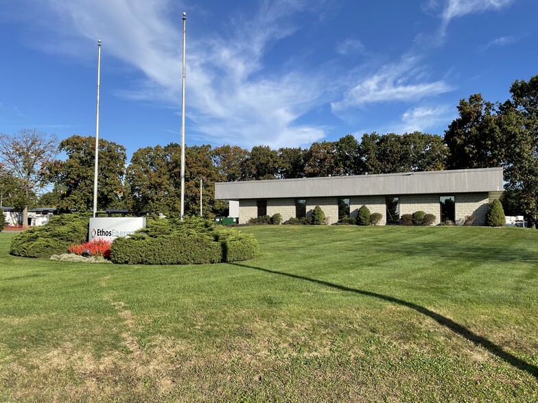 2140 Westover Rd, Chicopee, MA for lease - Building Photo - Image 1 of 6