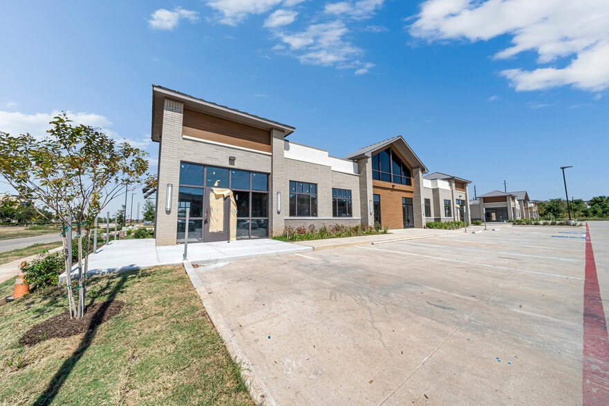 1039 Imperial Blvd, Sugar Land, TX for sale - Building Photo - Image 3 of 25
