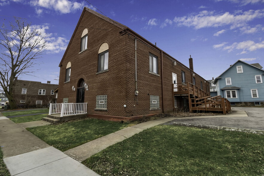 646 Cayuga Dr, Niagara Falls, NY for sale - Building Photo - Image 2 of 52