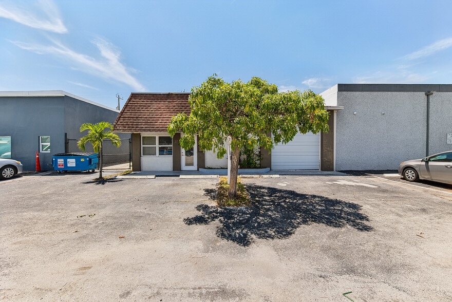 30 SW 5th Ct, Pompano Beach, FL for sale - Building Photo - Image 2 of 16