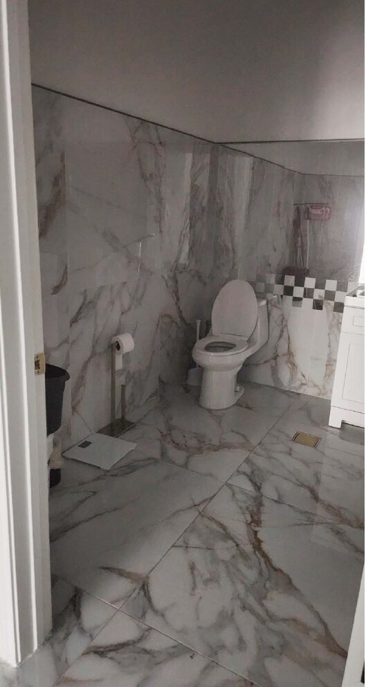 7909 Hillcroft St, Houston, TX for lease Interior Photo- Image 1 of 3