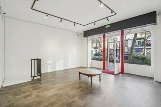 Retail in Paris for lease Interior Photo- Image 1 of 4