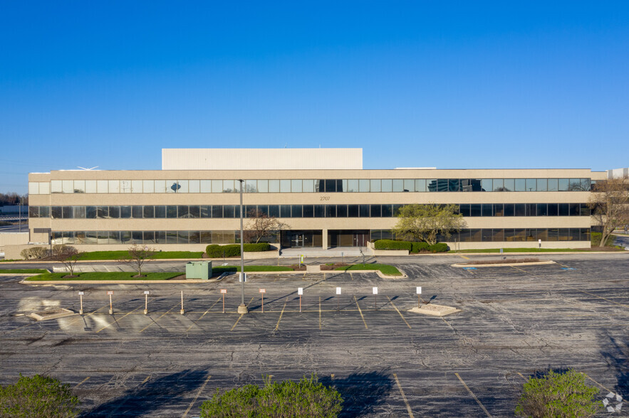 2707 Butterfield Rd, Oak Brook, IL for lease - Building Photo - Image 3 of 18