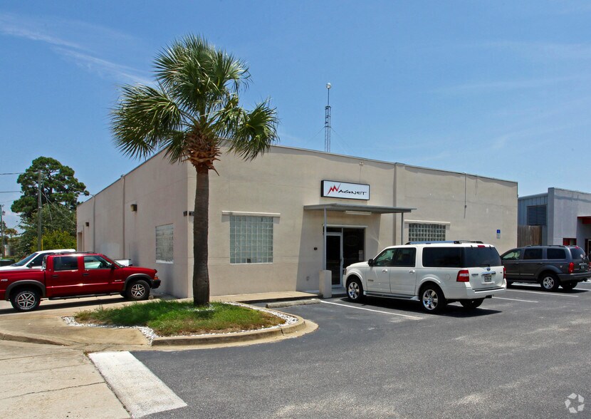 125 Ferry Rd SE, Fort Walton Beach, FL for lease - Building Photo - Image 3 of 39