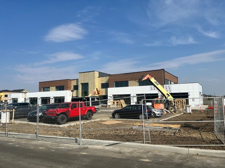 16715 - 16735 - 71 NW St, Edmonton, AB for lease - Building Photo - Image 2 of 4