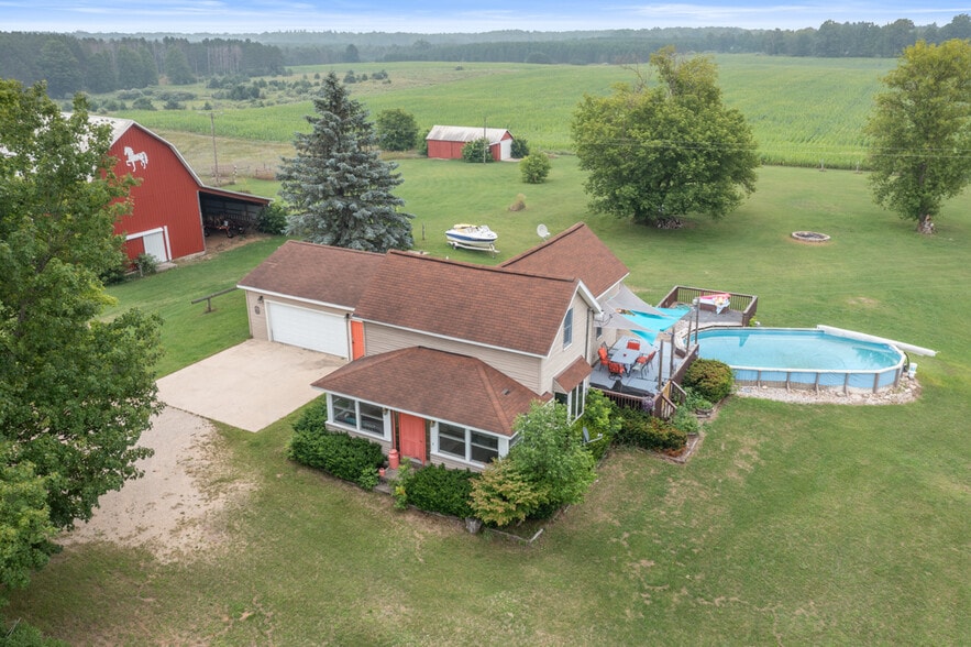 5274 N State Rd, Luther, MI for sale - Primary Photo - Image 1 of 46