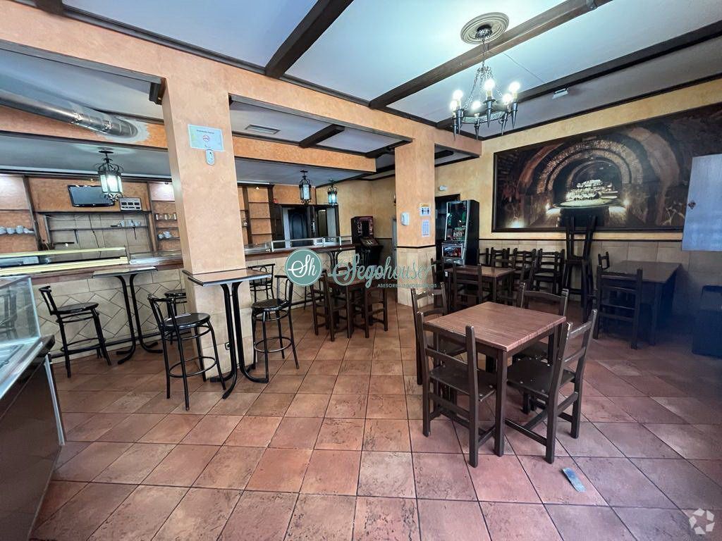 Retail in Segovia, Segovia for lease Interior Photo- Image 1 of 12