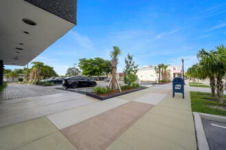 2131 Hollywood Blvd, Hollywood, FL for lease Building Photo- Image 2 of 30