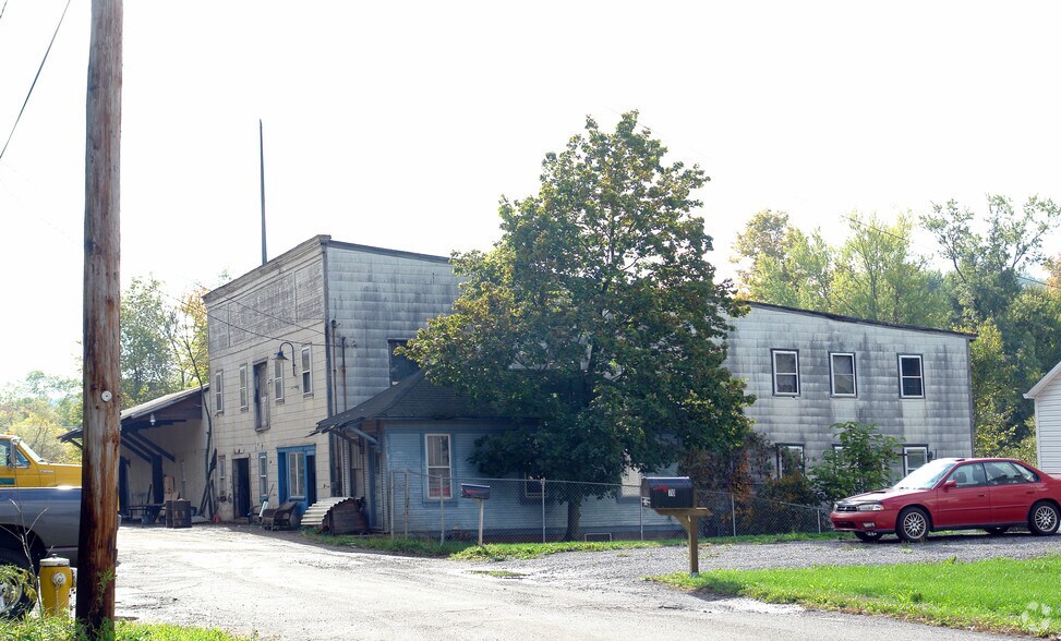 74 Dambach Ave, Valencia, PA 16059