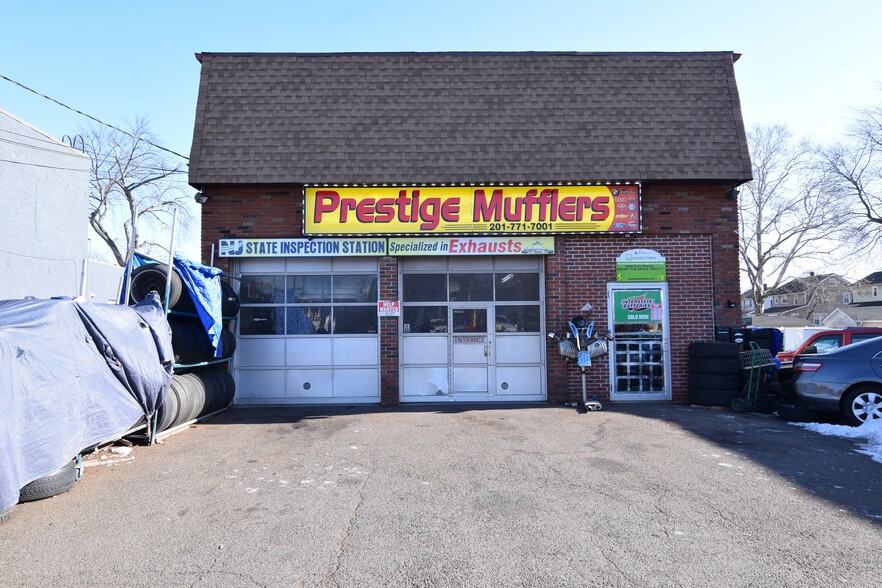 233 S Washington Ave, Bergenfield, NJ for sale - Building Photo - Image 1 of 1