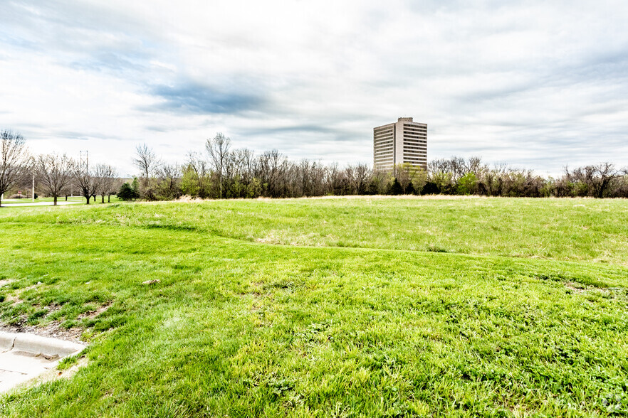 College Blvd, Overland Park, KS for lease - Building Photo - Image 3 of 8