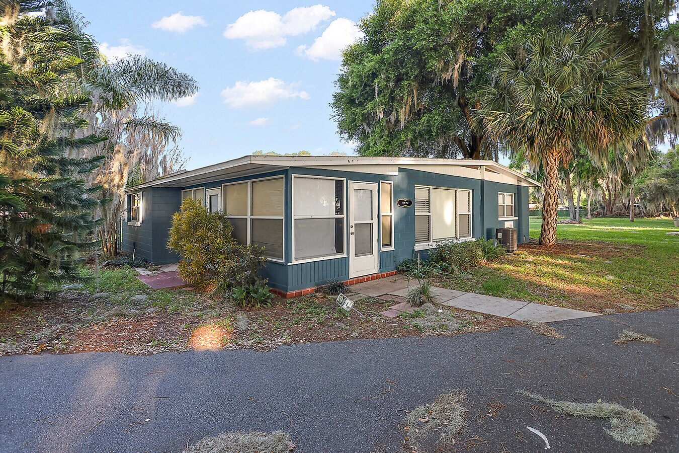 5723 E Harbor Dr, Fruitland Park, FL 34731