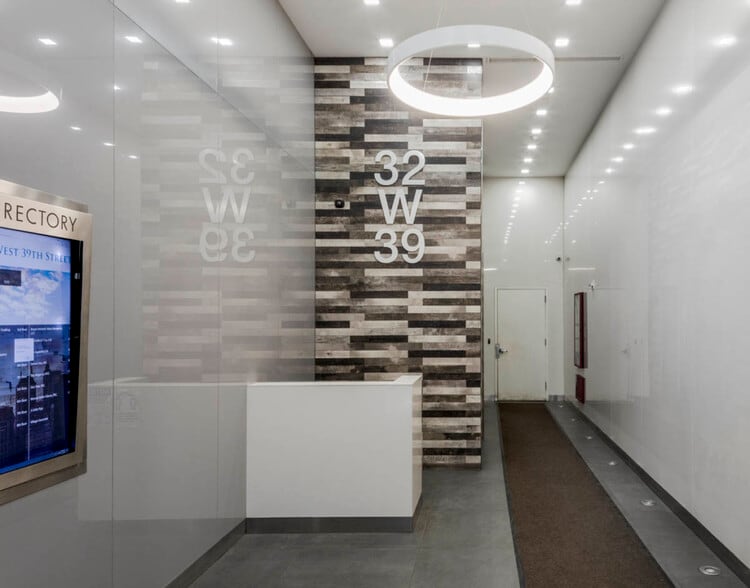 32 W 39th St, New York, NY for lease - Lobby - Image 2 of 10