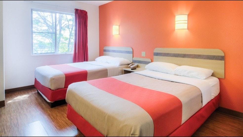 5151 Elmwood Ave, Indianapolis, IN for sale - Interior Photo - Image 3 of 6