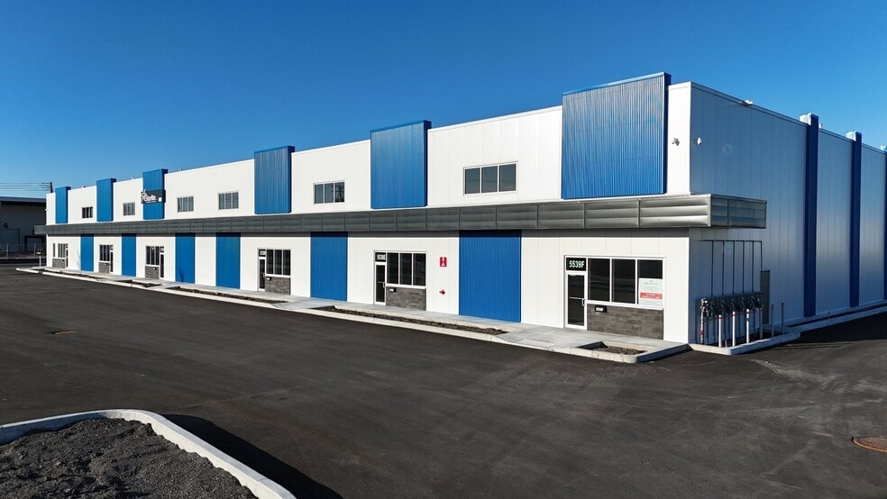 5539 St Ernest-Cormier, Laval, QC for lease - Building Photo - Image 2 of 18
