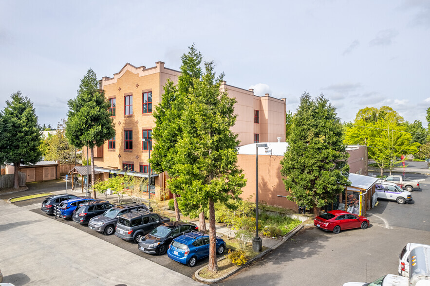 3934 NE Martin Luther King Jr Blvd, Portland, OR for lease - Building Photo - Image 1 of 7