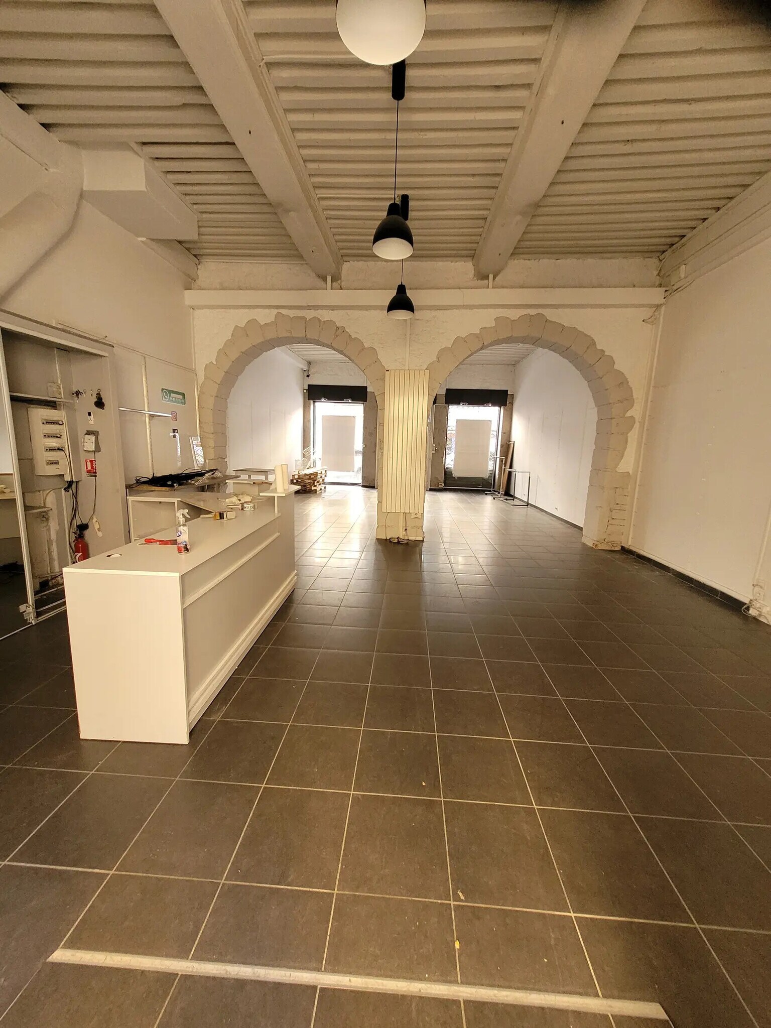 Retail in Lyon for sale Building Photo- Image 1 of 6