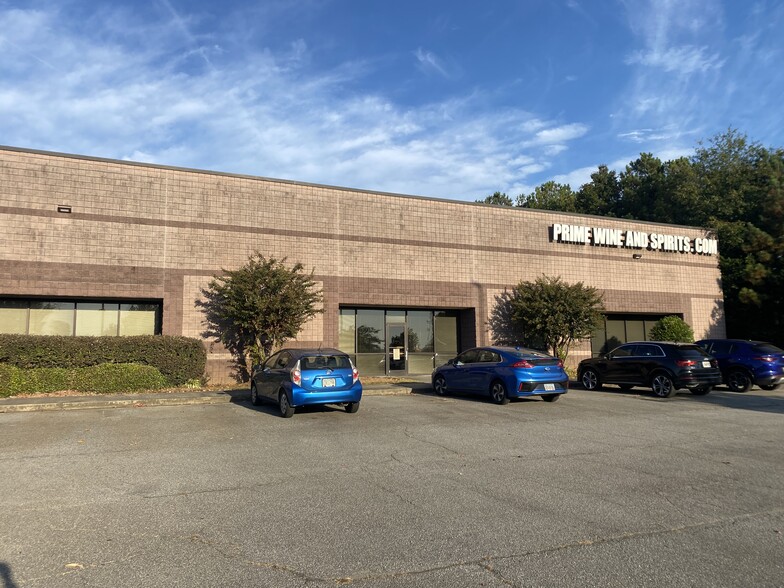 3137 Chestnut Dr, Atlanta, GA for lease - Building Photo - Image 2 of 23