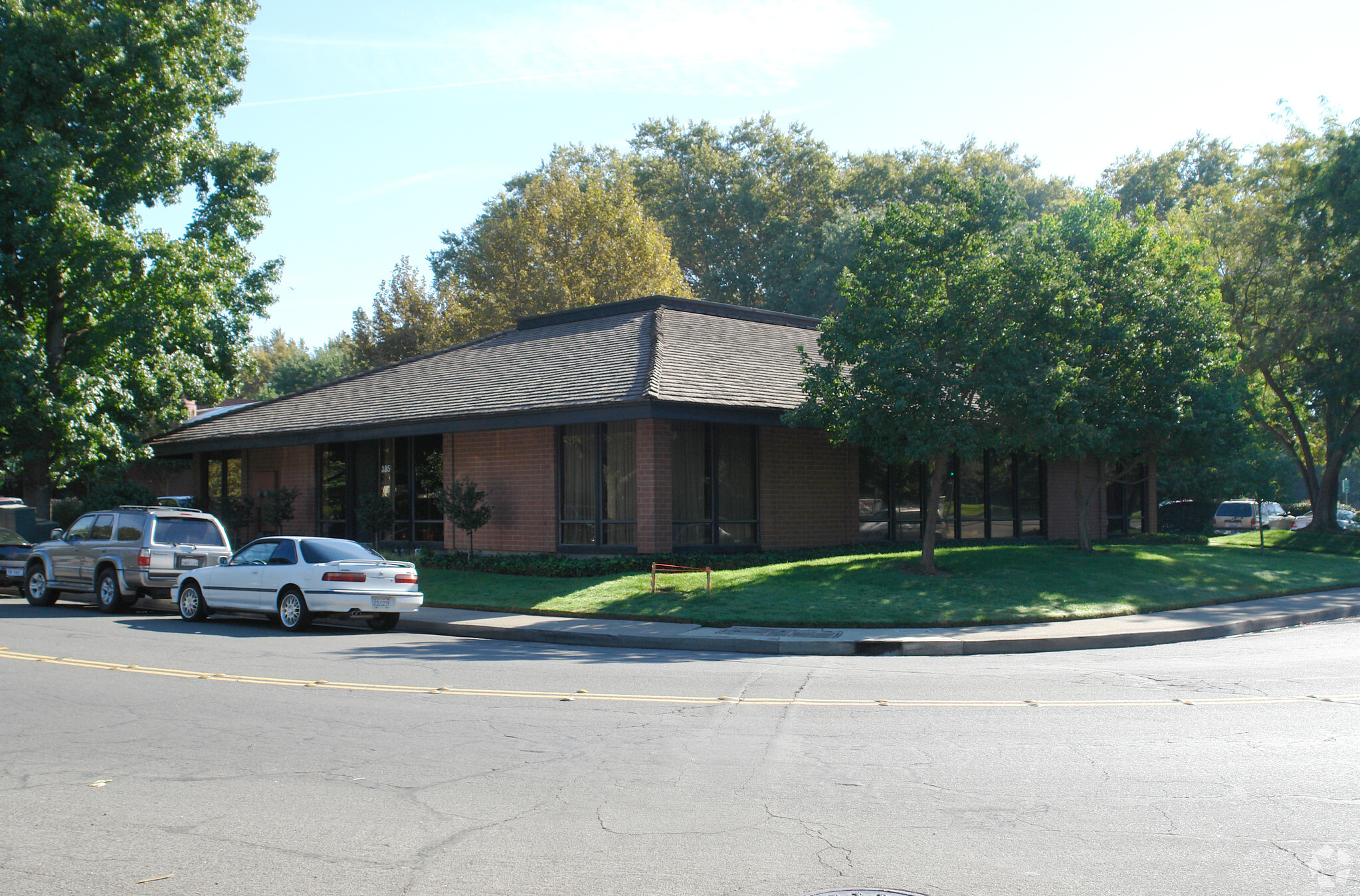 185-195 Cadillac Dr, Sacramento, CA for lease Building Photo- Image 1 of 4