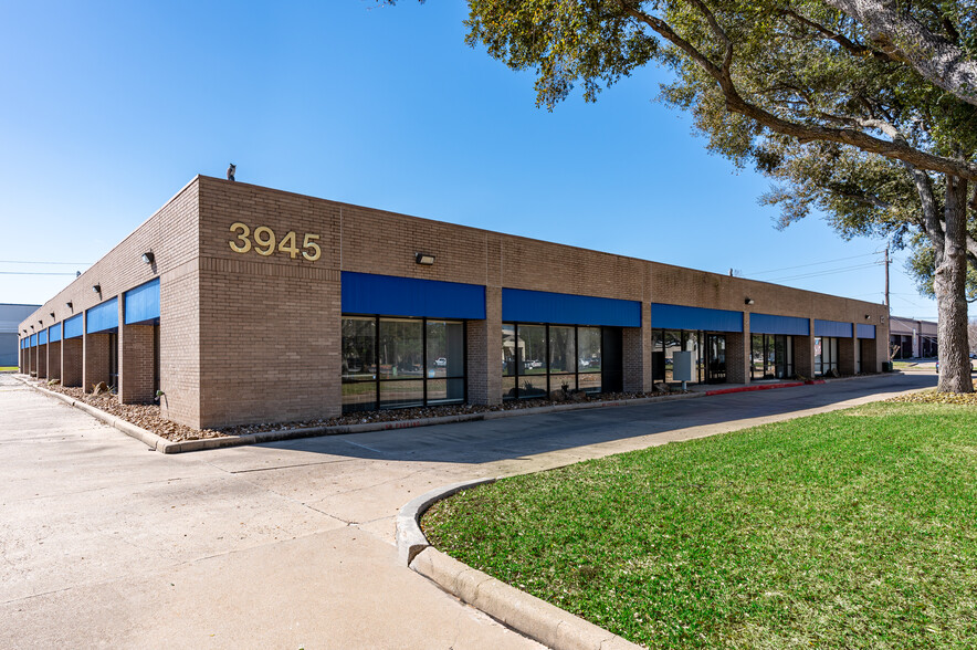 3945 Greenbriar Dr, Stafford, TX for lease - Building Photo - Image 1 of 21