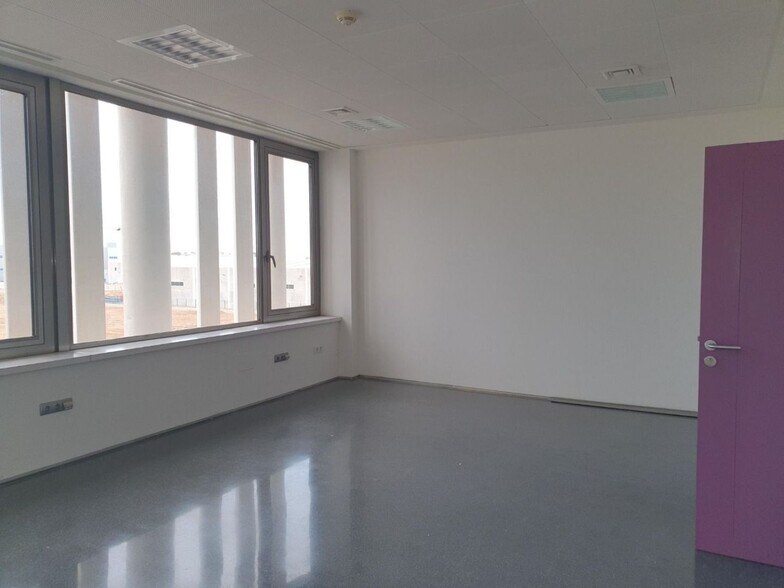 Office in La Rinconada for lease - Building Photo - Image 3 of 13