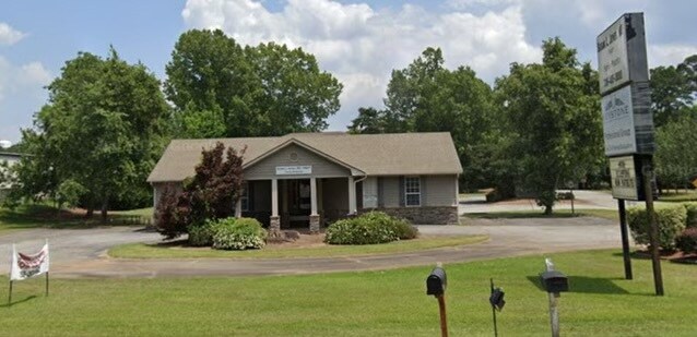 952 Lake Oconee Pky, Eatonton, GA for lease - Primary Photo - Image 1 of 1