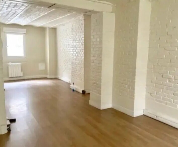 Retail in Paris for lease - Building Photo - Image 3 of 5