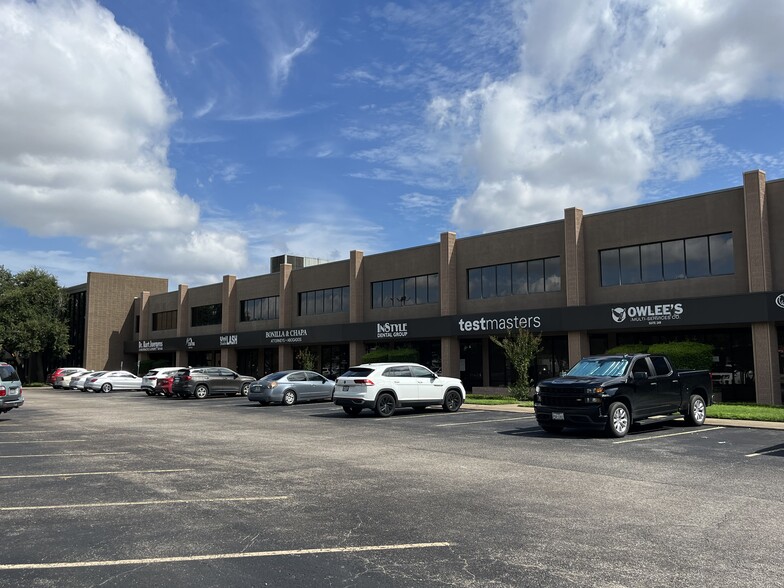 2600 N Gessner Rd, Houston, TX for lease - Building Photo - Image 1 of 6