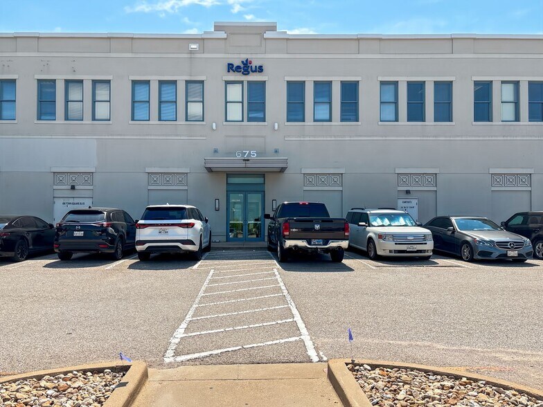 675 Town Square Blvd, Garland, TX for lease - Building Photo - Image 3 of 16