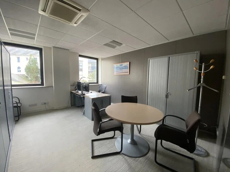 Office in Rennes for lease - Interior Photo - Image 2 of 4