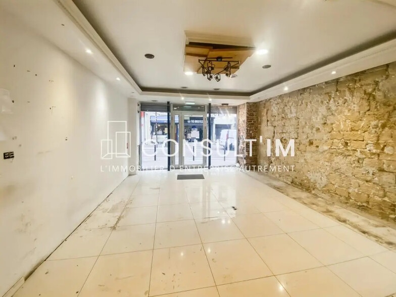 Retail in Paris for lease - Building Photo - Image 1 of 7