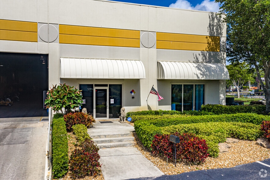 2025 NW 15th Ave, Pompano Beach, FL for lease - Primary Photo - Image 1 of 6