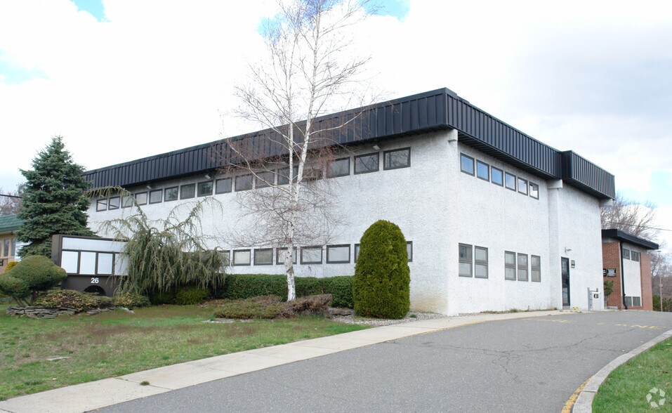 26 Throckmorton Ln, Old Bridge, NJ for sale - Primary Photo - Image 1 of 1