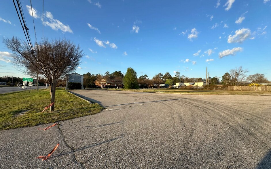 2402-2408 Charleston Hwy, Cayce, SC for lease - Building Photo - Image 1 of 3