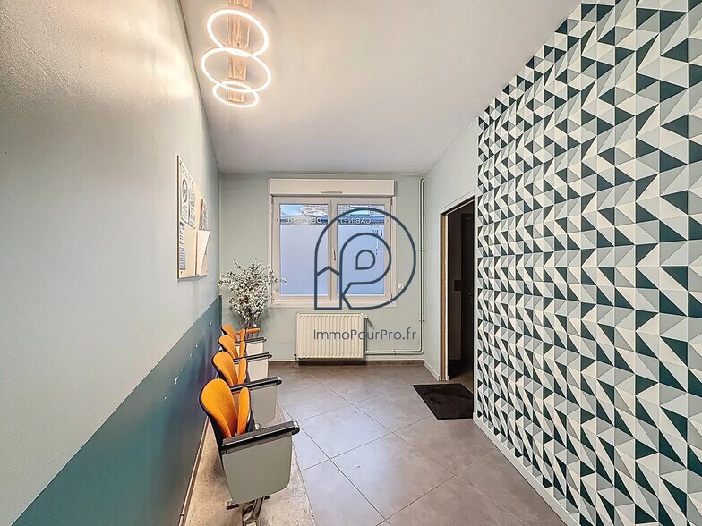 Office in Lambersart for sale - Lobby - Image 3 of 10
