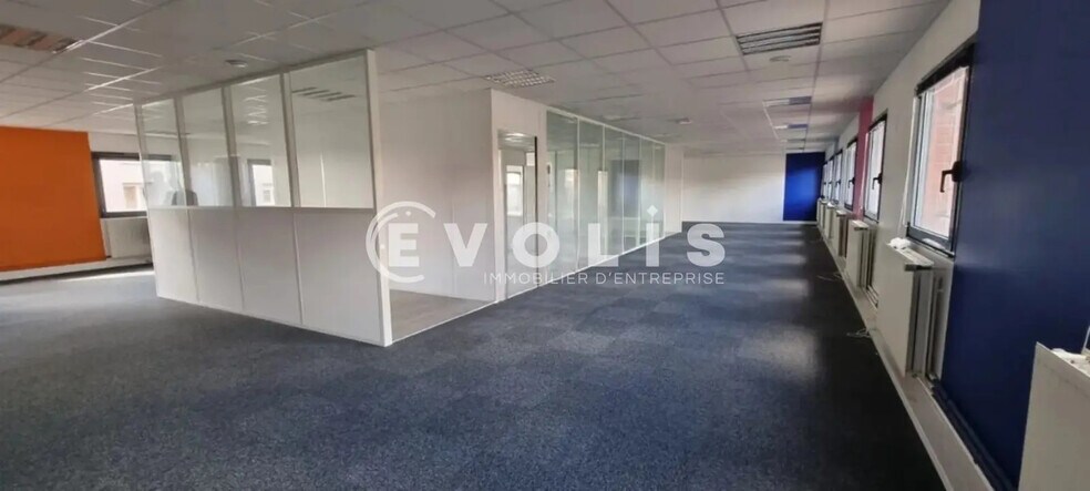 Office in Torcy for lease - Interior Photo - Image 1 of 8