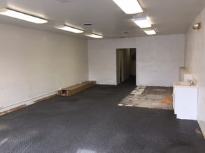 16 Red Bush Ln, Milford, CT for sale Interior Photo- Image 1 of 2