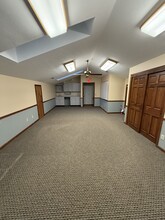 323-331 Regency Ridge Dr, Dayton, OH for lease Interior Photo- Image 2 of 4