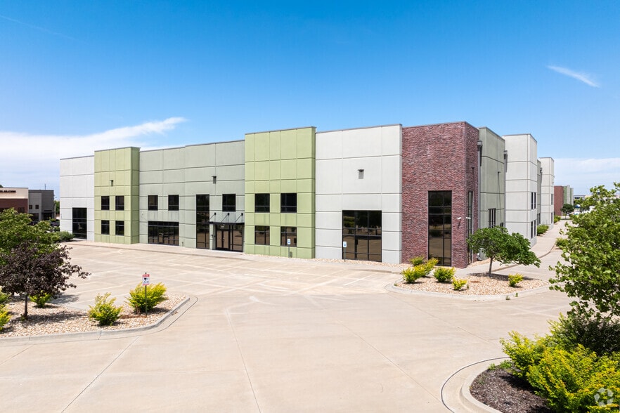 2620 NE McBaine Dr, Lee's Summit, MO for sale - Building Photo - Image 1 of 9