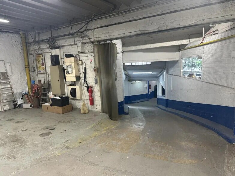 Office in Paris for lease - Interior Photo - Image 1 of 10