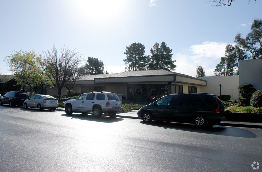 8 Commercial Blvd, Novato, CA for lease - Building Photo - Image 3 of 10