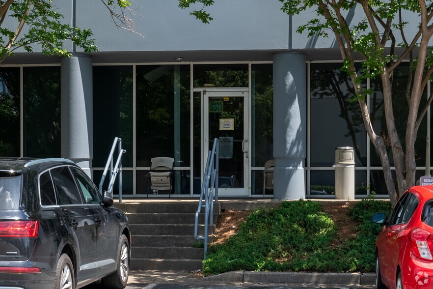 3655 Atlanta Industrial Dr NW, Atlanta, GA for lease - Building Photo - Image 3 of 7