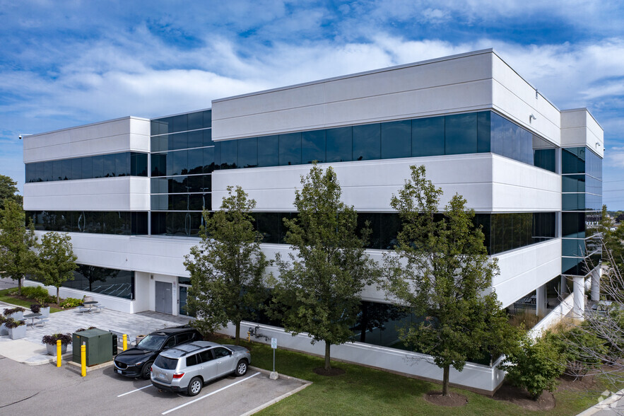 435 N Service Rd W, Oakville, ON for lease - Building Photo - Image 2 of 5